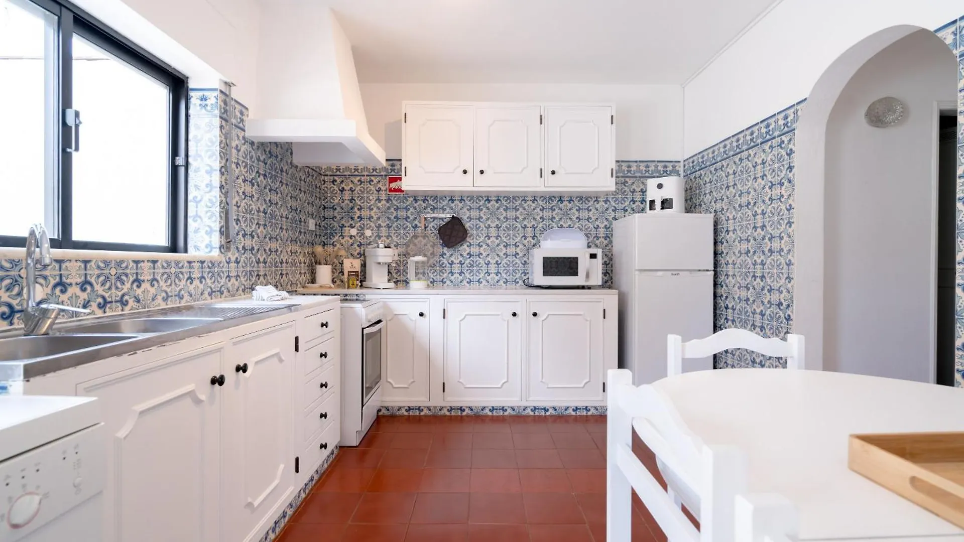 5 Bedroom Beach House In Luz, Lagos Holiday home